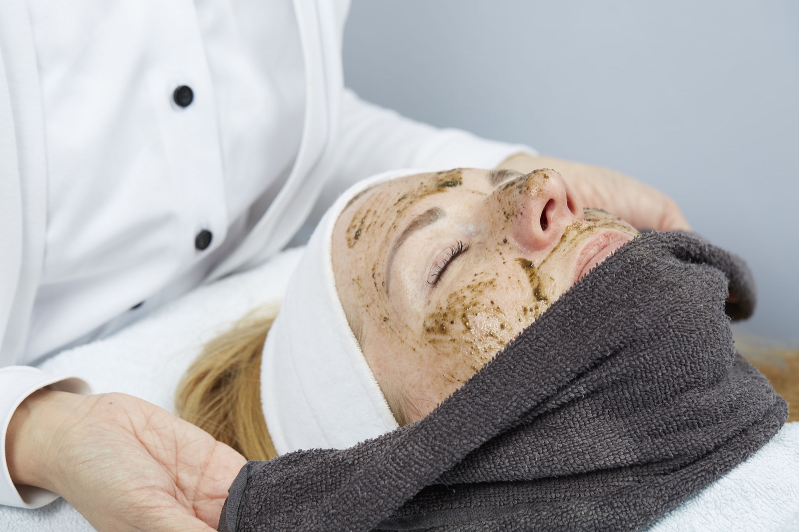 Beauty Peel Gesichtsbehandlung bei Lisa Grabinger